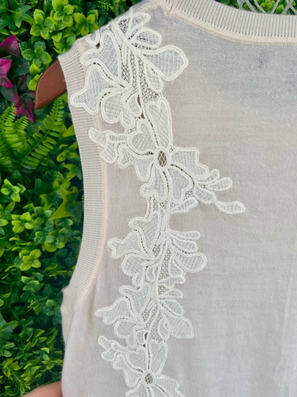 Banana Republic 100% Merino Wool Lace Appliqué Sweater Tank Top Ivory Large - Picture 6 of 8